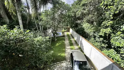 Casa - Sobrado com 3 quartos (sendo 1 suite(s)) a 400,00 metros praia.