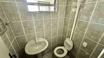 Casa - Sobrado com 3 quartos (sendo 1 suite(s)) a 400,00 metros praia.