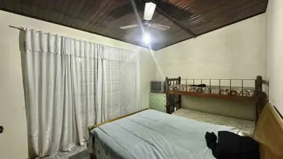 Casa - Sobrado com 3 quartos (sendo 1 suite(s)) a 400,00 metros praia.