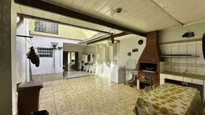 Casa - Sobrado com 3 quartos (sendo 1 suite(s)) a 400,00 metros praia.