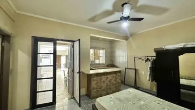 Casa - Sobrado com 3 quartos (sendo 1 suite(s)) a 400,00 metros praia.
