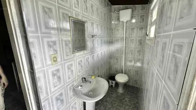 Casa - Sobrado com 3 quartos (sendo 1 suite(s)) a 400,00 metros praia.