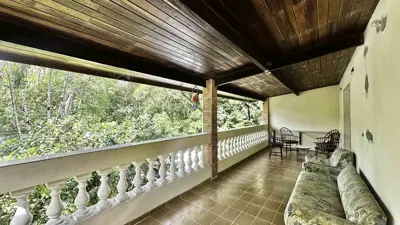 Casa - Sobrado com 3 quartos (sendo 1 suite(s)) a 400,00 metros praia.