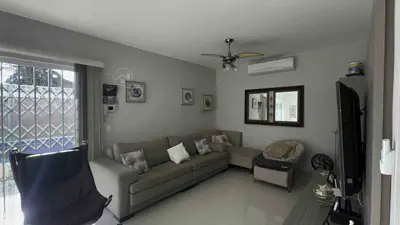 Casa - Sobrado com 5 quartos (sendo 5 suite(s)) a 100,00 metros praia.