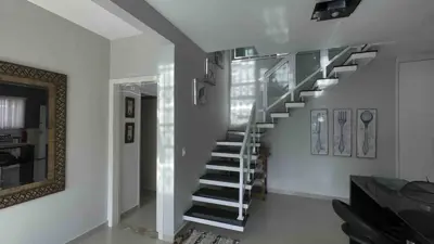 Casa - Sobrado com 5 quartos (sendo 5 suite(s)) a 100,00 metros praia.