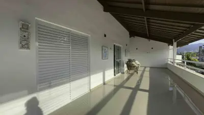Casa - Sobrado com 5 quartos (sendo 5 suite(s)) a 100,00 metros praia.