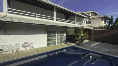Casa - Sobrado com 5 quartos (sendo 5 suite(s)) a 100,00 metros praia.