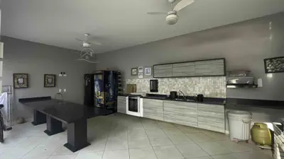 Casa - Sobrado com 5 quartos (sendo 5 suite(s)) a 100,00 metros praia.