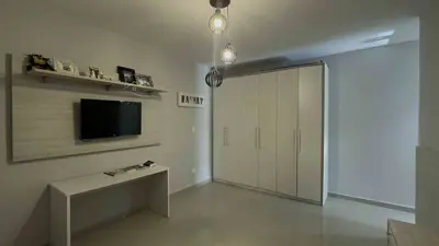Casa - Sobrado com 5 quartos (sendo 5 suite(s)) a 100,00 metros praia.