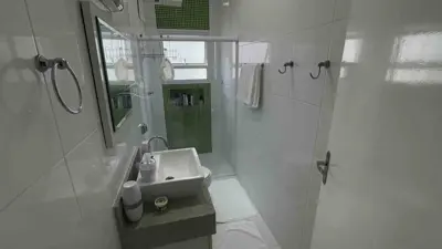 Casa - Sobrado com 5 quartos (sendo 5 suite(s)) a 100,00 metros praia.