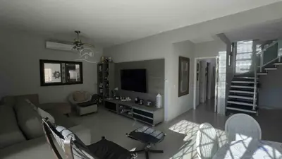 Casa - Sobrado com 5 quartos (sendo 5 suite(s)) a 100,00 metros praia.