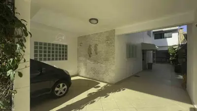 Casa - Sobrado com 5 quartos (sendo 5 suite(s)) a 100,00 metros praia.