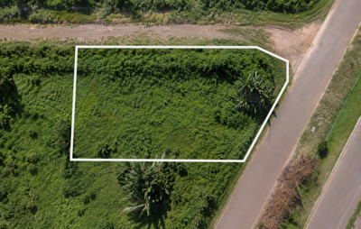 Terreno - Amplo com  quartos  a 1200,00 metros praia.