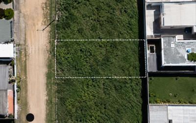 Terreno - Amplo com  quartos  a 1800,00 metros praia.