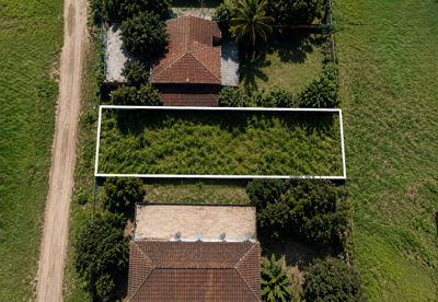 Terreno - Amplo com  quartos  a 2700,00 metros praia.