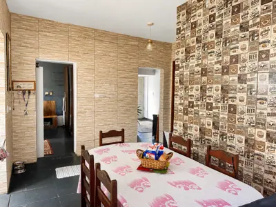 Casa - Sobrado com 4 quartos (sendo 0 suite(s)) a 1000,00 metros praia.