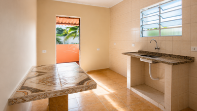 Casa - Sobrado com 4 quartos (sendo 0 suite(s)) a 1000,00 metros praia.