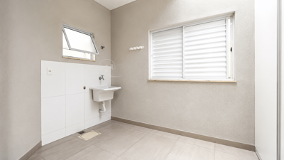 Casa - Térrea com piscina com 3 quartos (sendo 1 suite(s)) a 1500,00 metros praia.