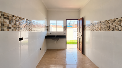Casa - Térrea com 2 quartos  a 3000,00 metros praia.