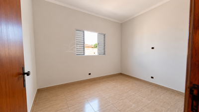 Casa - Térrea com 2 quartos  a 3000,00 metros praia.