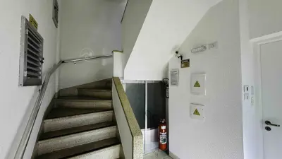 Apartamento - Alto com 2 quartos (sendo 0 suite(s)) a 220,00 metros praia.