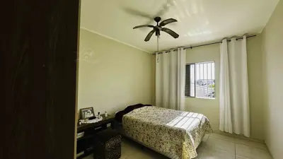 Apartamento - Alto com 2 quartos (sendo 0 suite(s)) a 220,00 metros praia.