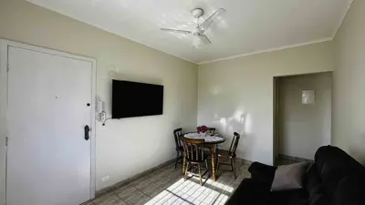 Apartamento - Alto com 2 quartos (sendo 0 suite(s)) a 220,00 metros praia.