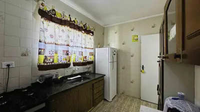 Apartamento - Alto com 2 quartos (sendo 0 suite(s)) a 220,00 metros praia.