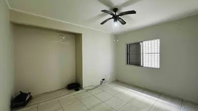 Apartamento - Alto com 2 quartos (sendo 0 suite(s)) a 220,00 metros praia.