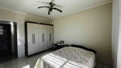 Apartamento - Alto com 2 quartos (sendo 0 suite(s)) a 220,00 metros praia.