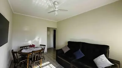 Apartamento - Alto com 2 quartos (sendo 0 suite(s)) a 220,00 metros praia.