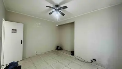 Apartamento - Alto com 2 quartos (sendo 0 suite(s)) a 220,00 metros praia.