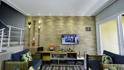 Casa - Sobrado com 4 quartos (sendo 2 suite(s)) a 0,00 metros praia.