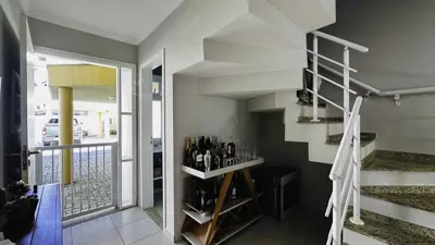 Casa - Sobrado com 4 quartos (sendo 2 suite(s)) a 0,00 metros praia.
