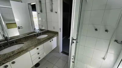 Casa - Sobrado com 4 quartos (sendo 2 suite(s)) a 0,00 metros praia.