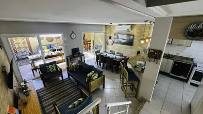 Casa - Sobrado com 4 quartos (sendo 2 suite(s)) a 0,00 metros praia.