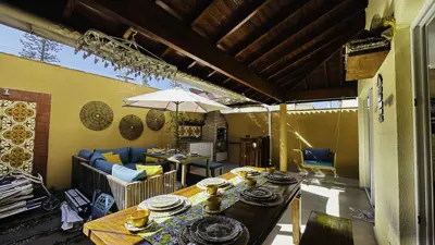Casa - Sobrado com 4 quartos (sendo 2 suite(s)) a 0,00 metros praia.