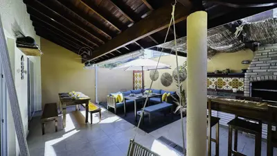Casa - Sobrado com 4 quartos (sendo 2 suite(s)) a 0,00 metros praia.