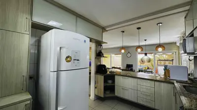 Casa - Sobrado com 4 quartos (sendo 2 suite(s)) a 0,00 metros praia.