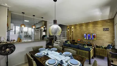 Casa - Sobrado com 4 quartos (sendo 2 suite(s)) a 0,00 metros praia.