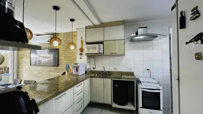 Casa - Sobrado com 4 quartos (sendo 2 suite(s)) a 0,00 metros praia.