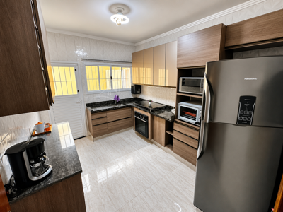 Casa - Térrea com 3 quartos (sendo 1 suite(s)) a 616,00 metros praia.