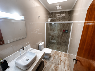 Casa - Térrea com 3 quartos (sendo 1 suite(s)) a 616,00 metros praia.