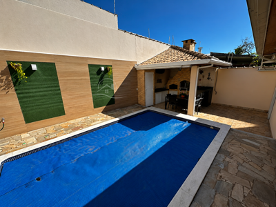 Casa - Térrea com 3 quartos (sendo 1 suite(s)) a 616,00 metros praia.