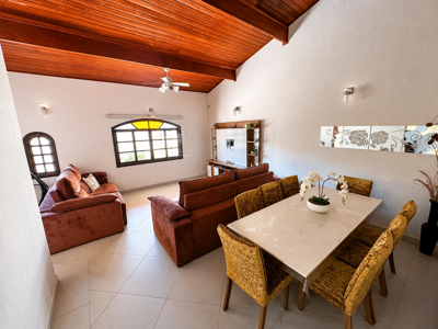 Casa - Térrea com 3 quartos (sendo 1 suite(s)) a 616,00 metros praia.
