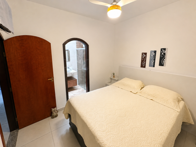 Casa - Térrea com 3 quartos (sendo 1 suite(s)) a 616,00 metros praia.