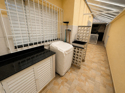 Casa - Térrea com 3 quartos (sendo 1 suite(s)) a 616,00 metros praia.