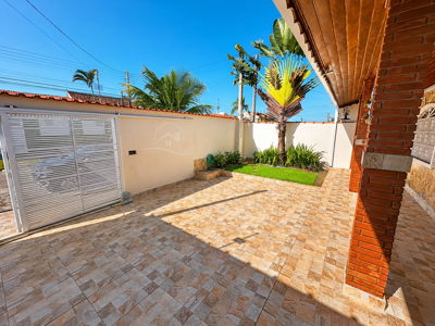 Casa - Térrea com 3 quartos (sendo 1 suite(s)) a 616,00 metros praia.