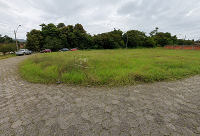 Terreno - Amplo com  quartos  a 2000,00 metros praia.