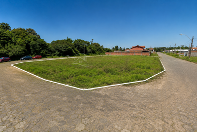 Terreno - Amplo com  quartos  a 2000,00 metros praia.